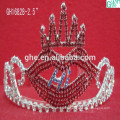 Los labios rojos hermosos y encantadores corona, tiara de la princesa de los cabritos